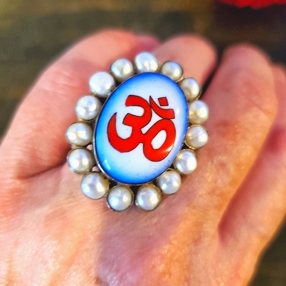 Large Vintage Sterling Cultured Pearl OM Symbol Good Luck Ring - Picture 2 of 7